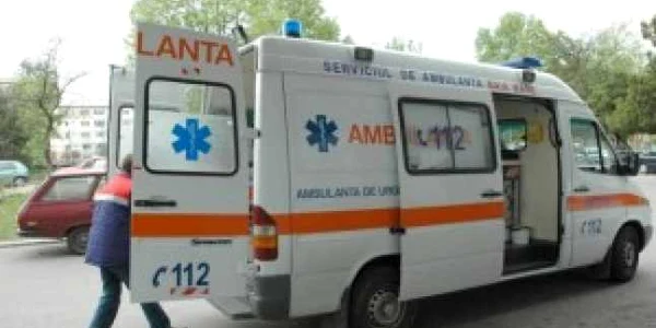 Două persoane au fost transportate la spital, cu mai multe traumatisme (foto: arhivă)