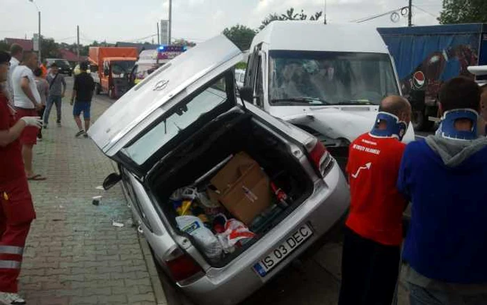 Accidentul ar fi fost provocat de o maşină a poliţiei. Foto: Ziarul de iaşi