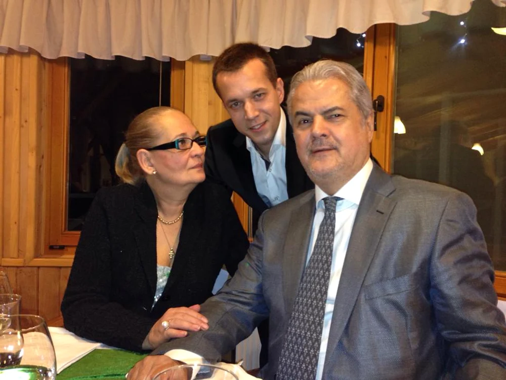 
    Familia l-a vizitat pe Adrian Năstase la puşcăria Rahova  