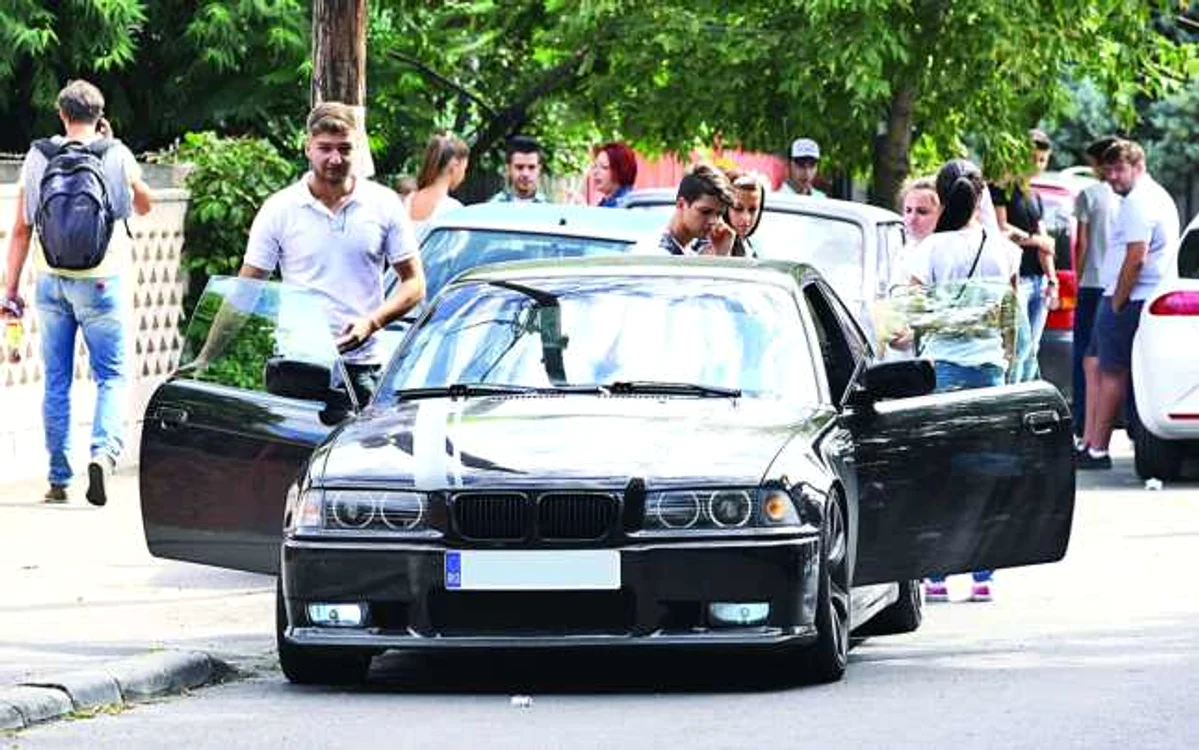 Tinerii au venit la şcoală veseli şi cu motoarele turate FOTO Marian Iliescu