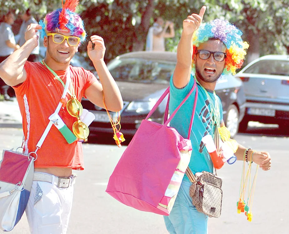 Aşa cum este tradiţia acestui  festival, participanţii au purtat  măşti şi haine colorate