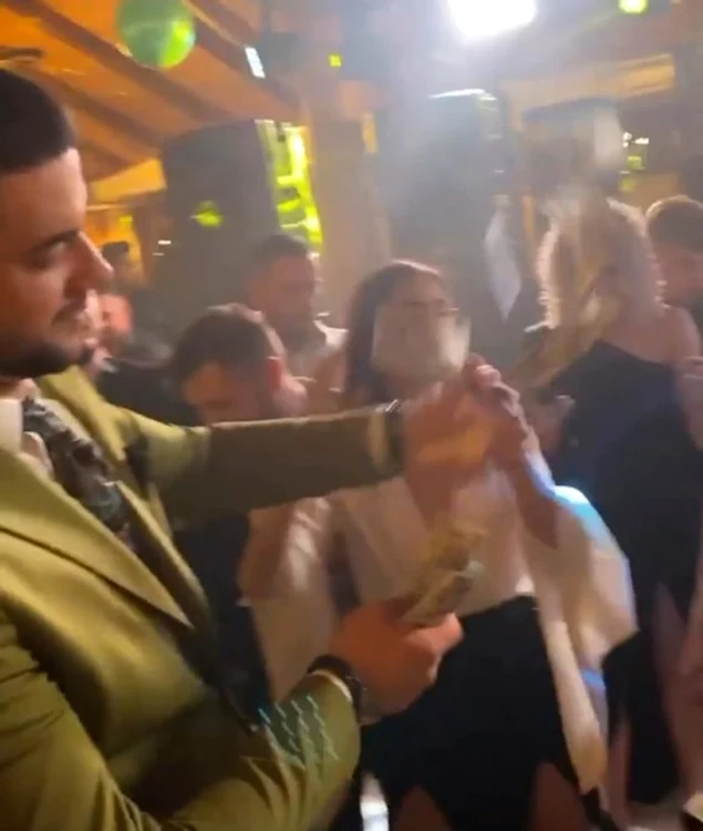 
    Daniela a dansat,  iar Culiță a împărţit  bancnote  