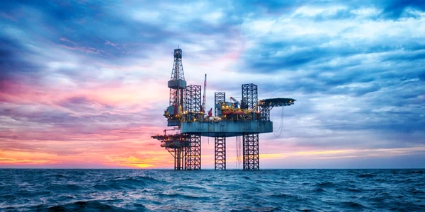 Platforma petroliera marina - gaze FOTO Shutterstock