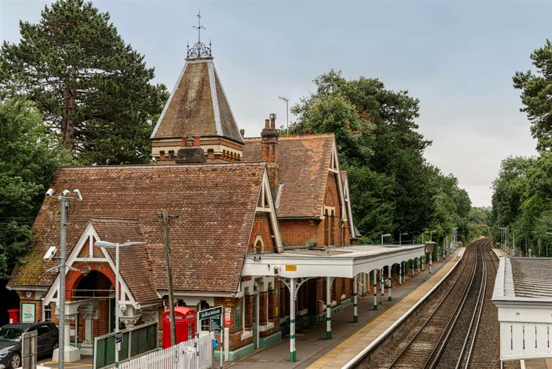 Casa 1 Box Hill Station  din Marea Britanie