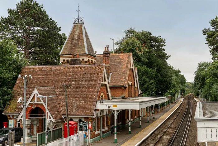 Casa 1 Box Hill Station din Marea Britanie