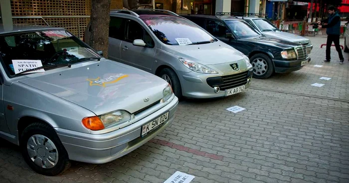 Tinerii protestează împotriva angajaţilor agresivi de la Kia Motors