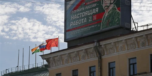 Panou de propaganda pentru armata rusa FOTO EPA EFE jpg