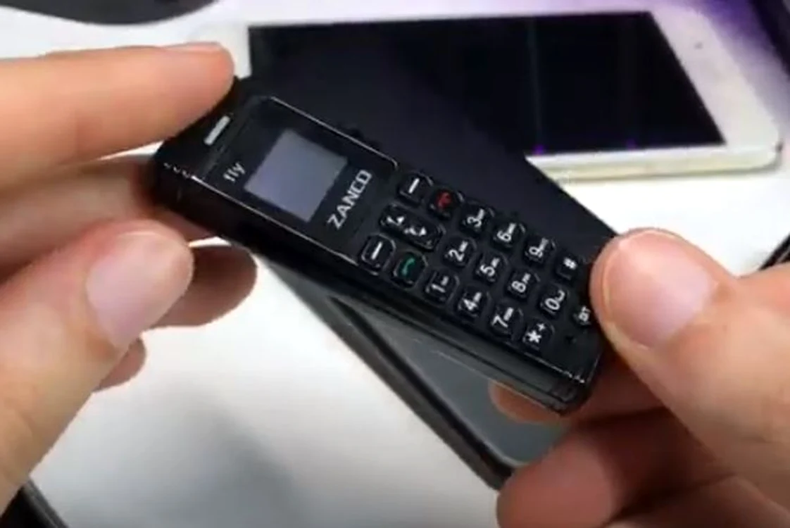 Telefonul are doar 7 cm lungime FOTO captură video Youtube