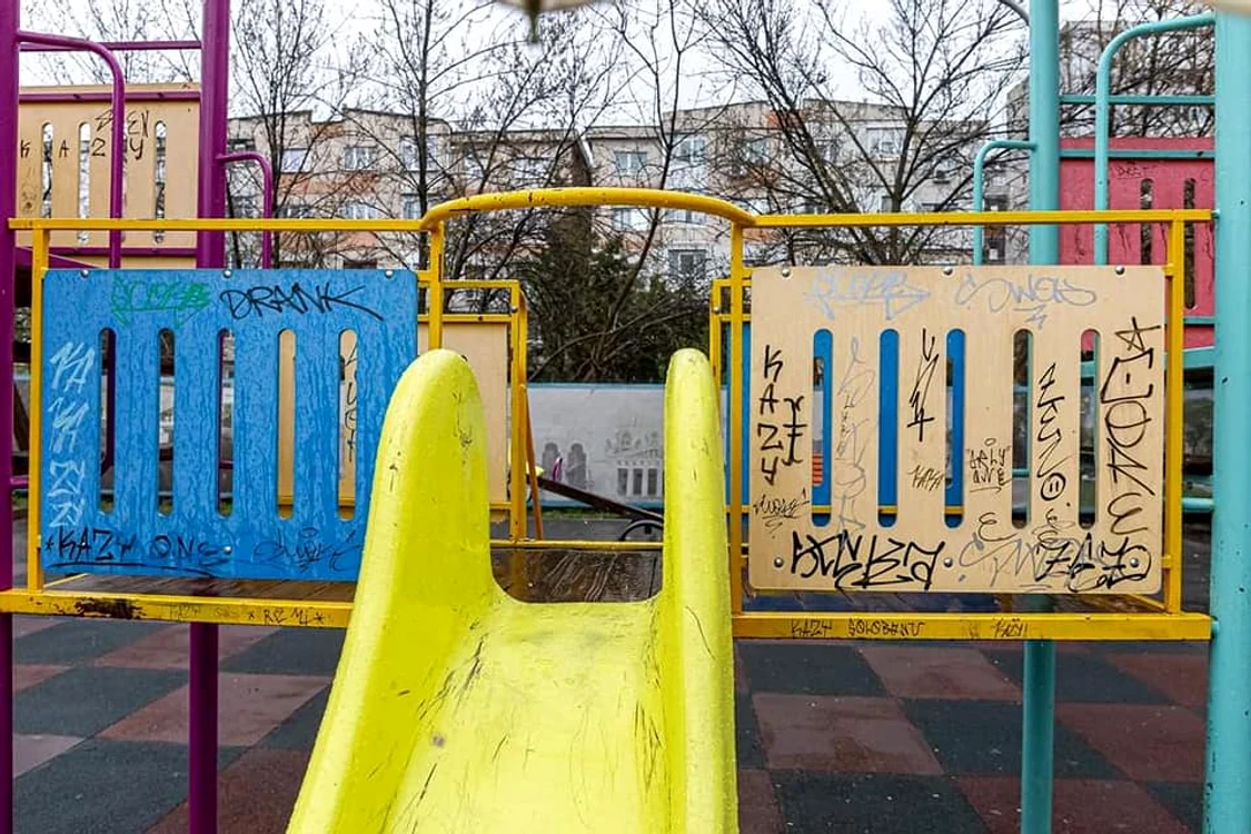 Loc de joacă abia modernizat, vandalizat FOTO: Primăria Galați