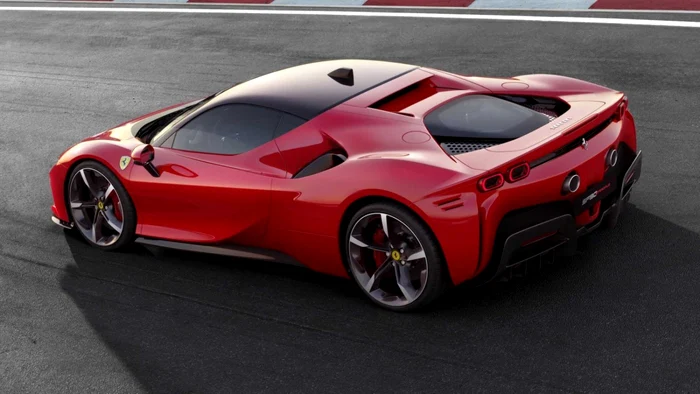 Ferrari a lansat automobilul de lux SF90 Stradale FOTO motor1.com