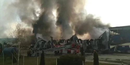 Incediu devastator la o fabrică din Alba