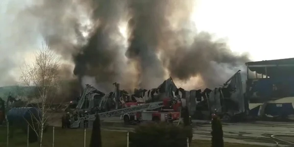 Incediu devastator la o fabrică din Alba