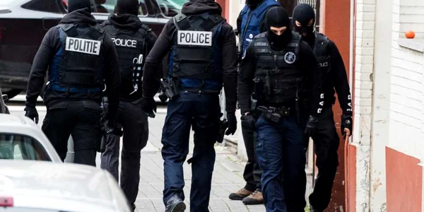 Operaţiunea de căutare a teroriştilor la Bruxelles FOTO AP