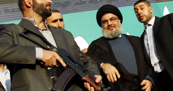 Liderul Hezbollha, Hassan Nasrallah (centru), le cere rivalilor să se unească împotriva Statului Islamic