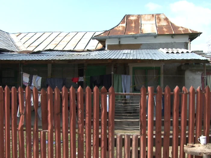 
    Aceasta este casa unde suspectul și-a ucis tatăl   