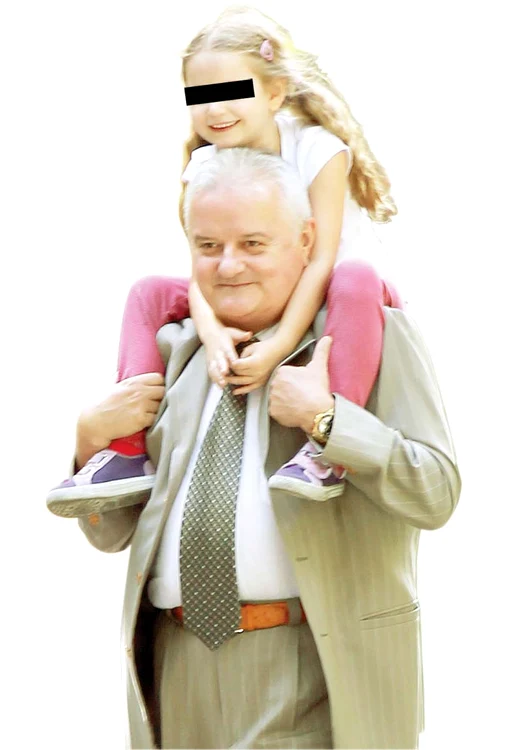 
    Iri este și mamă,  și tată pentru  odrasla lui  