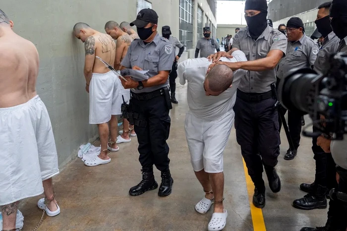 El Salvador a acceptat să primească deportați în schimbul unor sume de bani. FOTO: X/@toot5000
