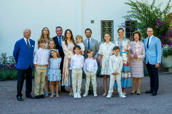 Printesa Victoria a Suediei a împlinit 47 de ani, aici cu Printul Daniel, Printesa Estelle si Printul Oscar, Regina Silvia, Regele Carl Gustaf, Printesa Madeleine, Printul Carl Philip   Casa Regala suedeza (6) jpg