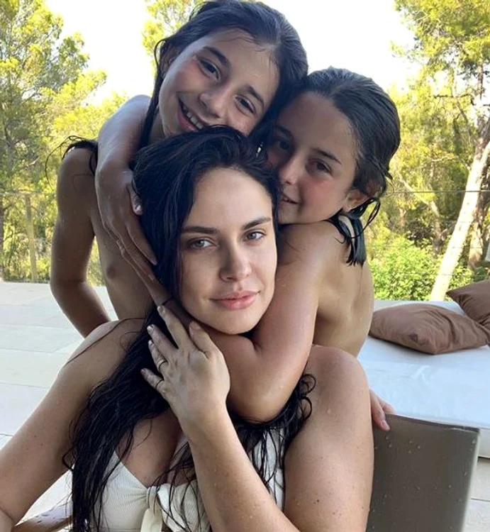 6 adelina chivu fetite vacanta mallorca jpg jpeg