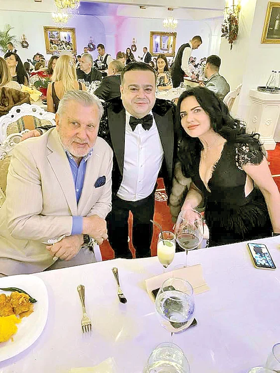 Ilie şi Ioana, în seara  de Revelion, alături de Adi Minune 