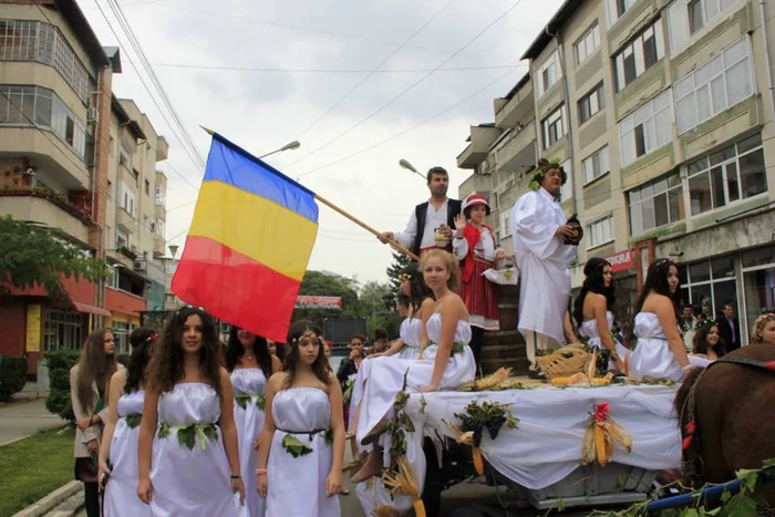 Carul alegoric va defila pe strazile din oras. Foto Facebook