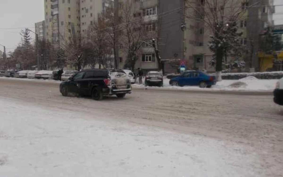 Poliţiştii supraveghează în continuare dacă operatorii îşi fac treaba pe drumurile din judeţ. (Foto: Adevărul)