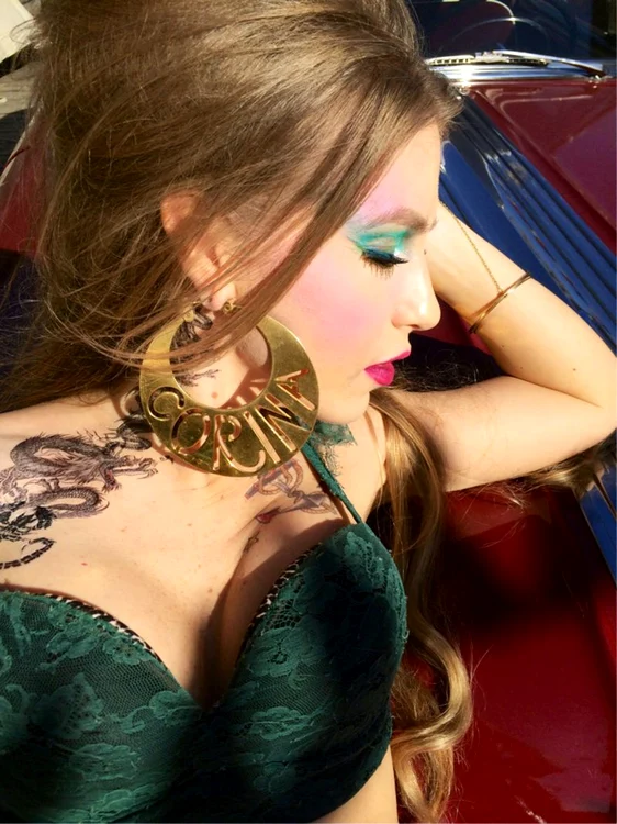 Corina, tatuaje noi pentru piesa estivală