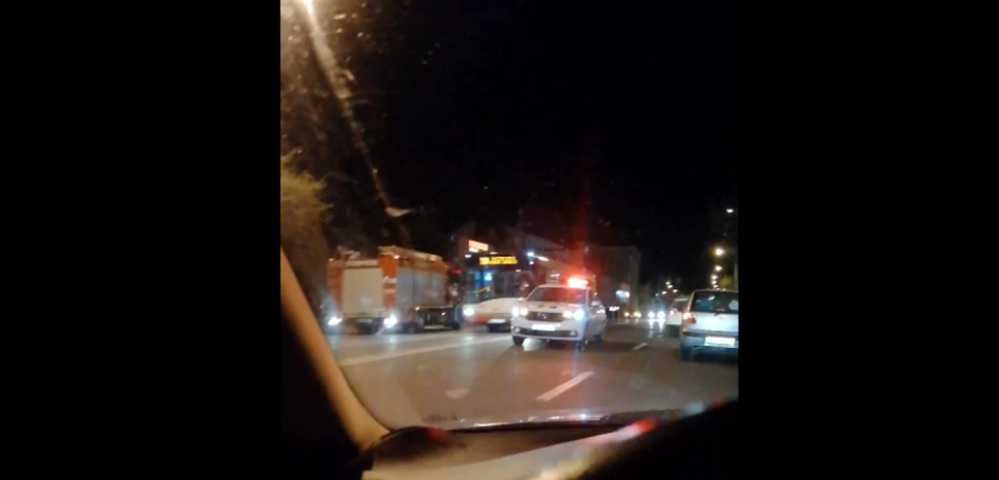 Traficul auto a fost blocat pe una din benzile de circulaţie.  Foto Facebook Info Trafic Piteşti - Cătălin Nica