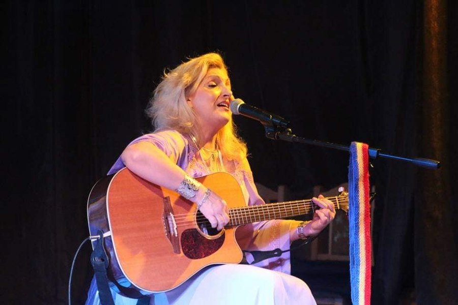Concert anulat cu scandal, la Arad. Artista Maria Gheorghiu, acuzată că face parte dintr-o organizație legionară: „Singura mea politică este cântecul”