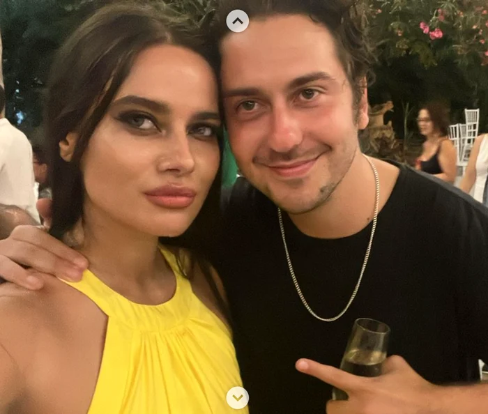 Daria și Nat s-au pozat cuminței, în primă fază!