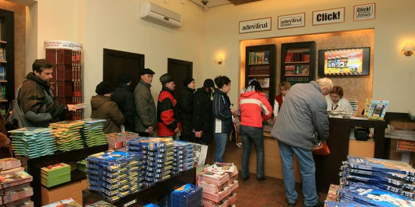 Librăria Adevărul te aşteaptă cu promoţii atractive.