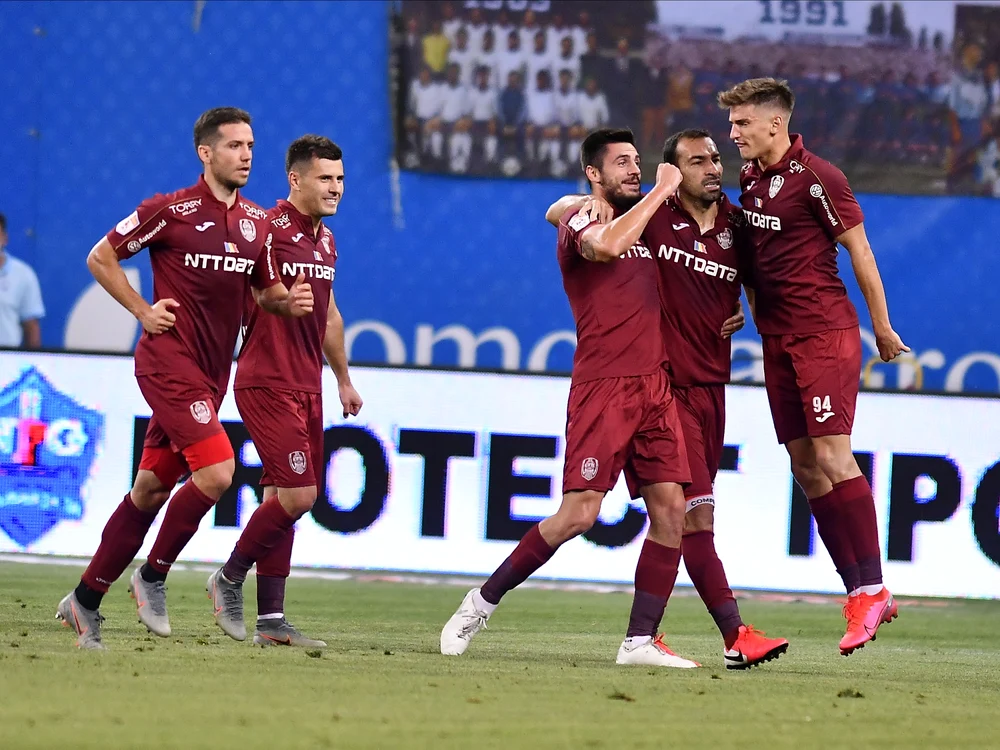 Fotbaliștii de la CFR Cluj se bucură după golul lui ViniciusFoto: sportpictures.eu