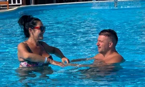 Angela Rusu s a răcorit în piscina hotelului  jpeg