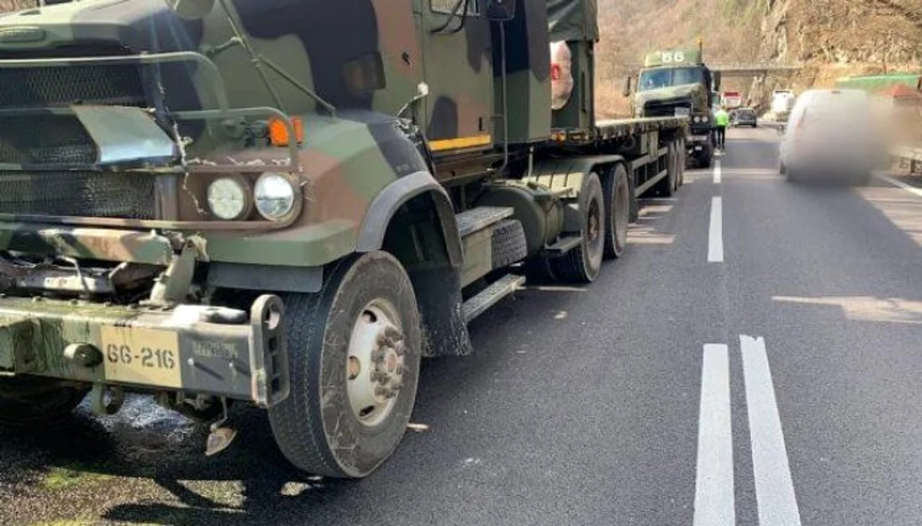 Camioanele americane s-au ciocnit între ele pe Valea Oltului: Foto: captură digi24.ro