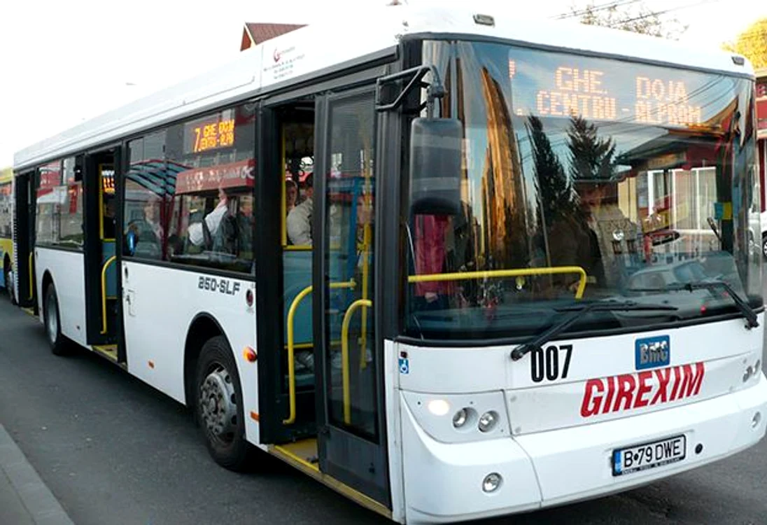 
    Operatorul de transport din Pitești deține doar autobuze (foto: universulargesean.ro)  