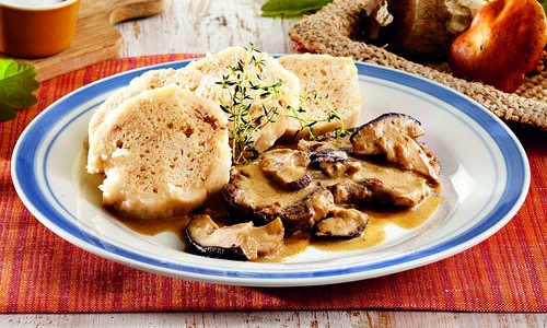 carne de vita cu sos de ciuperci jpeg