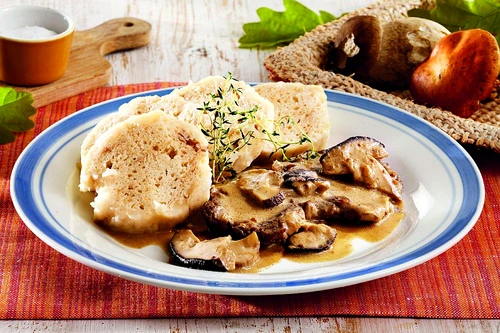 carne de vita cu sos de ciuperci jpeg