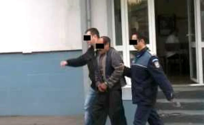 Marin Batâr escortat de politisti