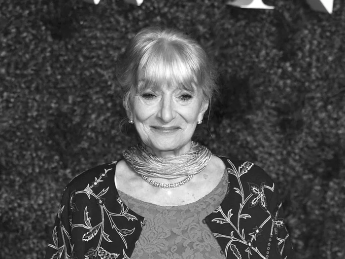 Lane Lapotaire a murit.