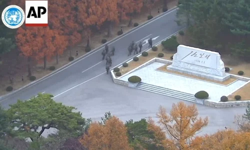 Un soldat nord coreean, împușcat în timp ce dezerta în Coreea de Sud / VIDEO  jpeg