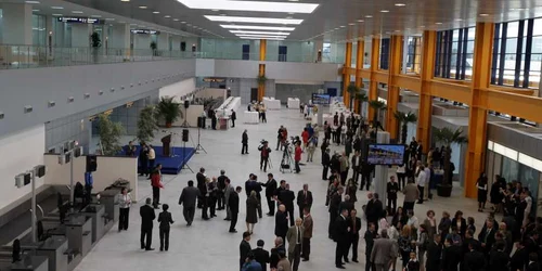 Expoziţie inedită la aeroport. FOTO: Arhivă