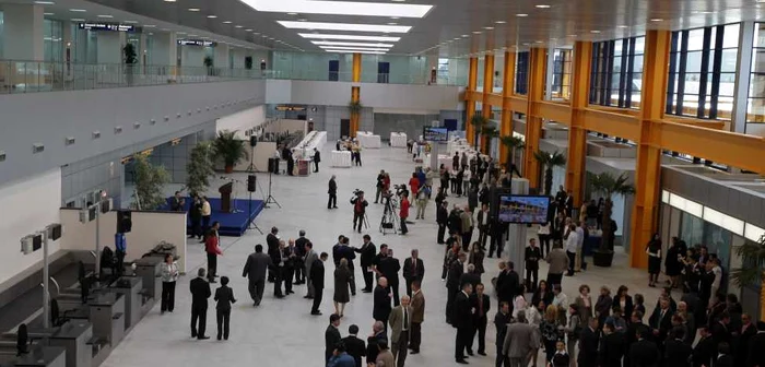 Expoziţie inedită la aeroport. FOTO: Arhivă