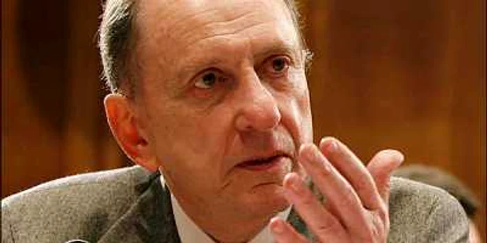 Arlen Specter acuza China că ocupă locurile de muncă ale americanilor