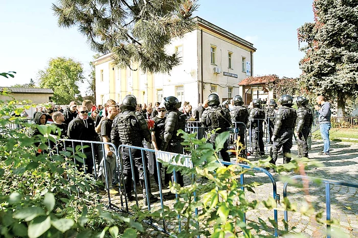 Numărul jandarmilor a  fost aproape dublu faţă  de cel al suporterilor