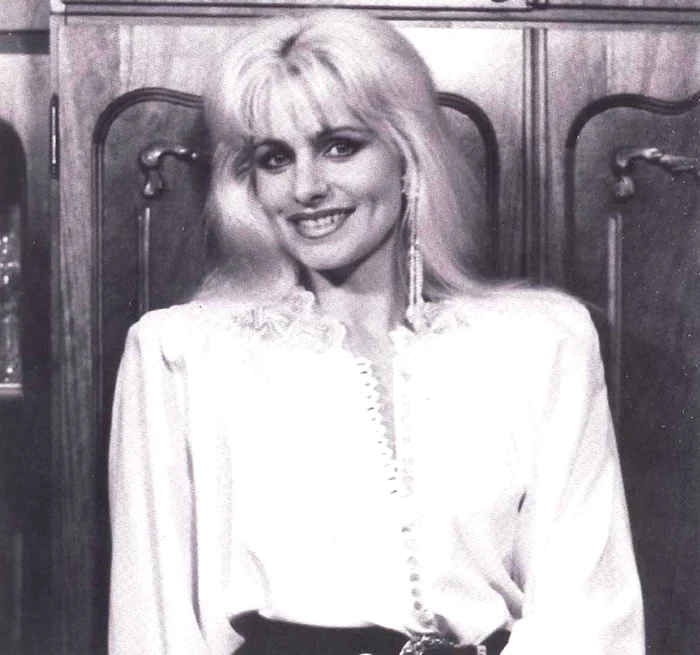 1983 – Solista şi-a vopsit părul blond şi nu s-a mai schimbat nici în ziua de azi