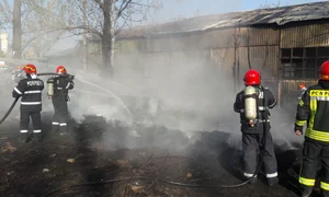 Incendiul s a manifestat cu degajări mari de fum  jpeg