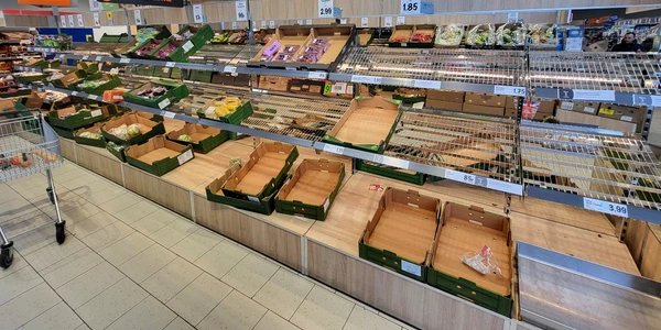 Lidl Marea Britanie - penurie legume/fructe FOTO Twitter 