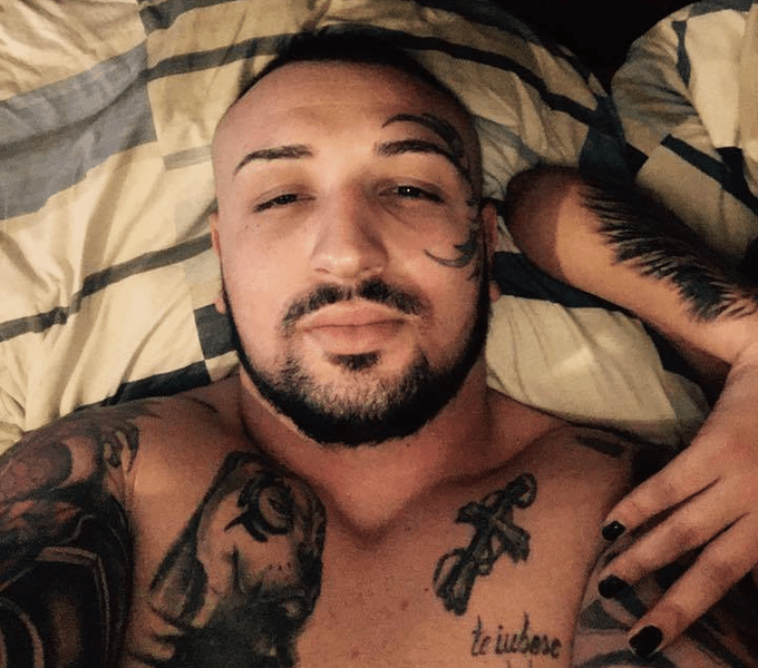 Căutat de Poliție, interlopul „Tyson” era ascuns de „Împăratu` Lumii” într-un bloc folosit ca bordel. A fost săltat de mascați