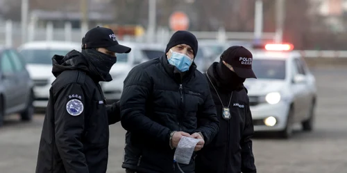 Procedura de extrădare a fostului lider a Hell's Angels din Romania, Marius Lazăr, în Otopeni, Ilfov. FOTO Inquam Photos / Octav Ganea