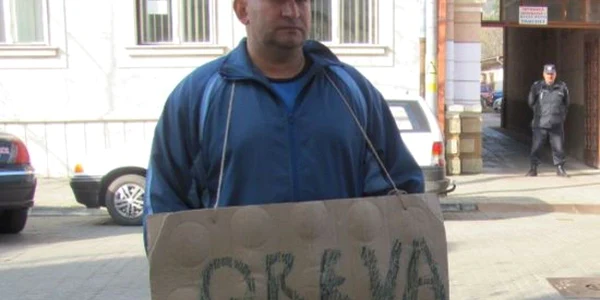 Vili Rupa a protestat de nenumărate ori în fața instituțiilor statului